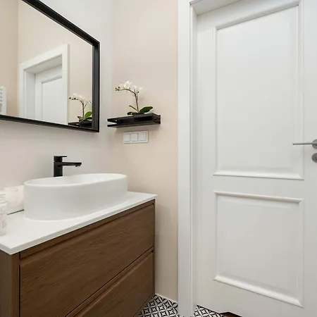 Daire Stylish In Near The Old Town By Renters *