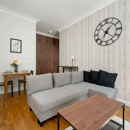 Stylish In Near The Old Town By Renters *