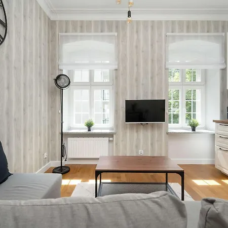 Stylish In Near The Old Town By Renters